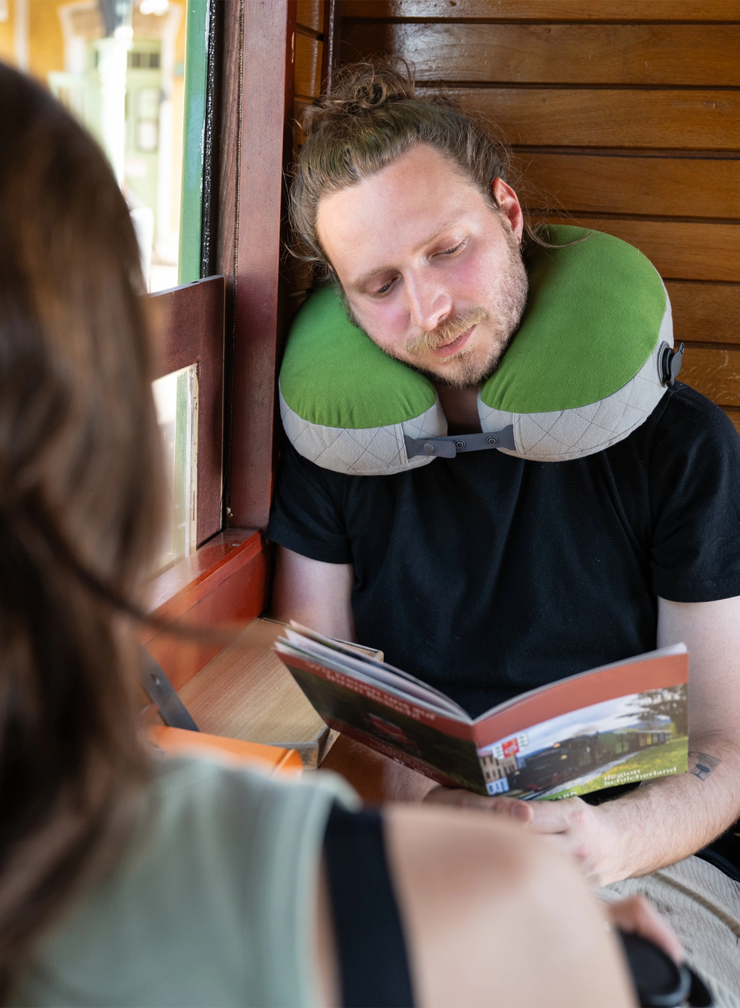Putni jastuk Cocoon U-Shaped Down Neck Pillow - fresh olive/grey