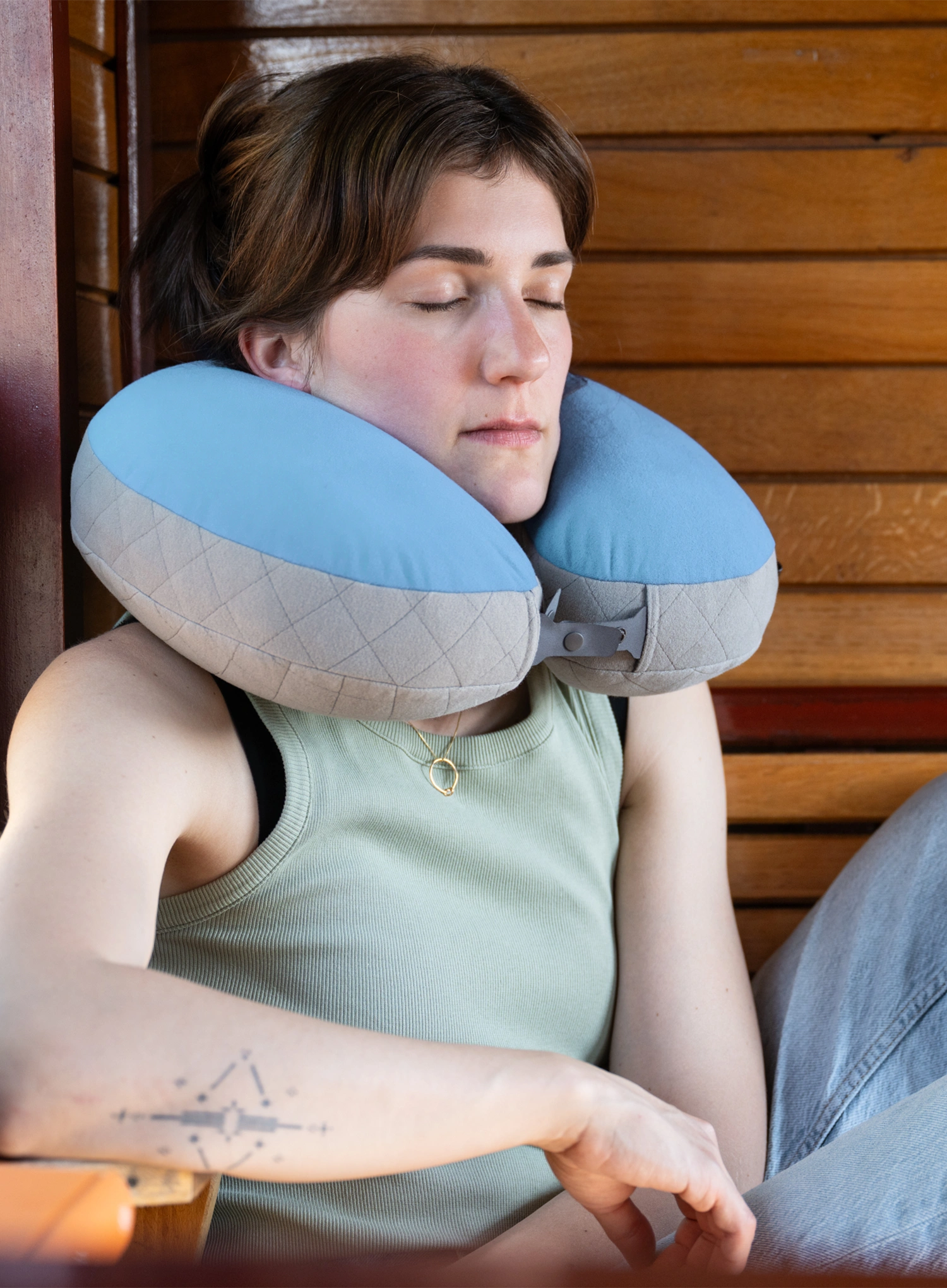 Putni jastuk Cocoon U-Shaped Neck Pillow - light blue/grey