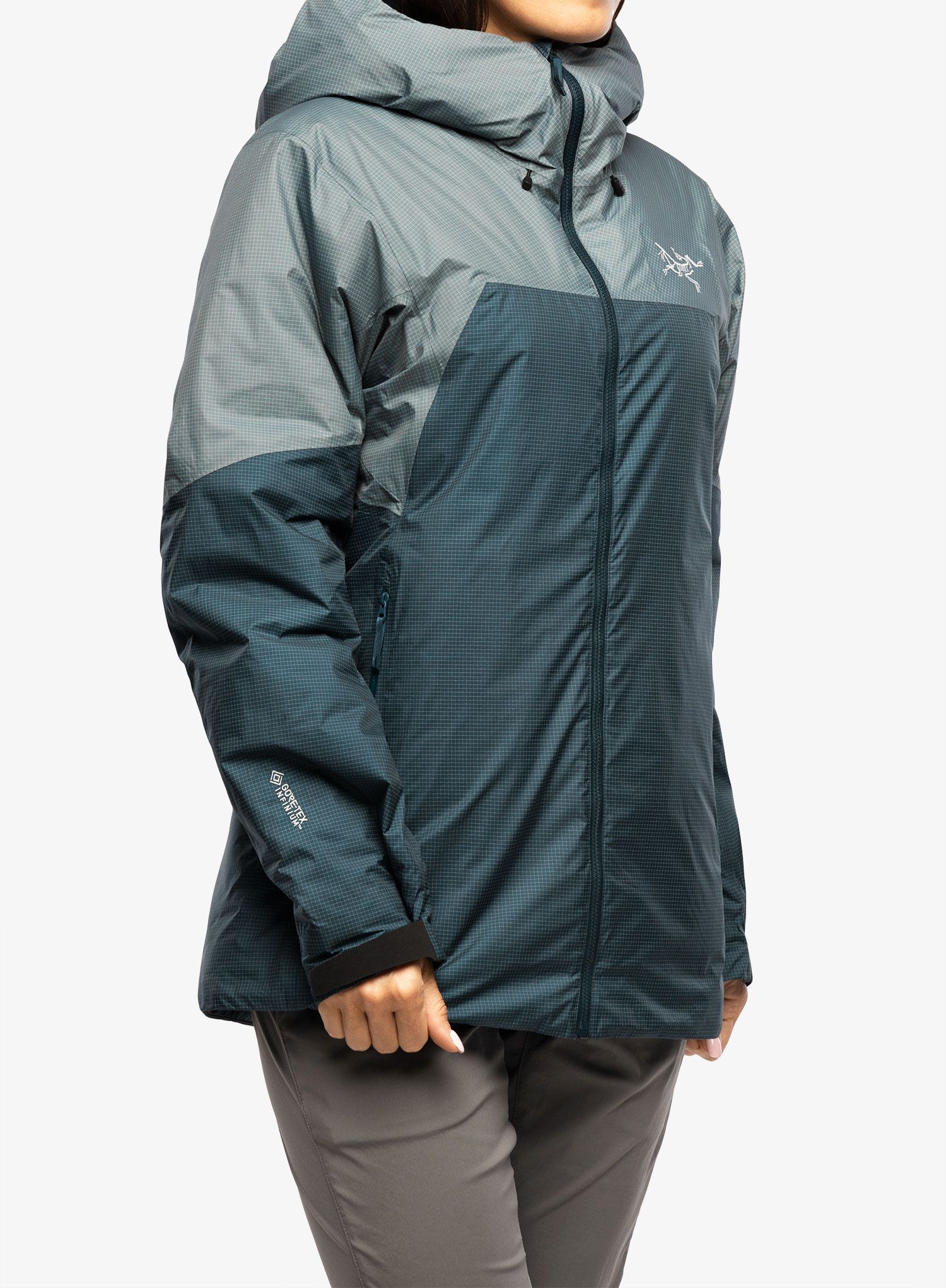 Jakna s postavom ženska Arcteryx Rush Insulated Jacket - labyrinth/dark immersion