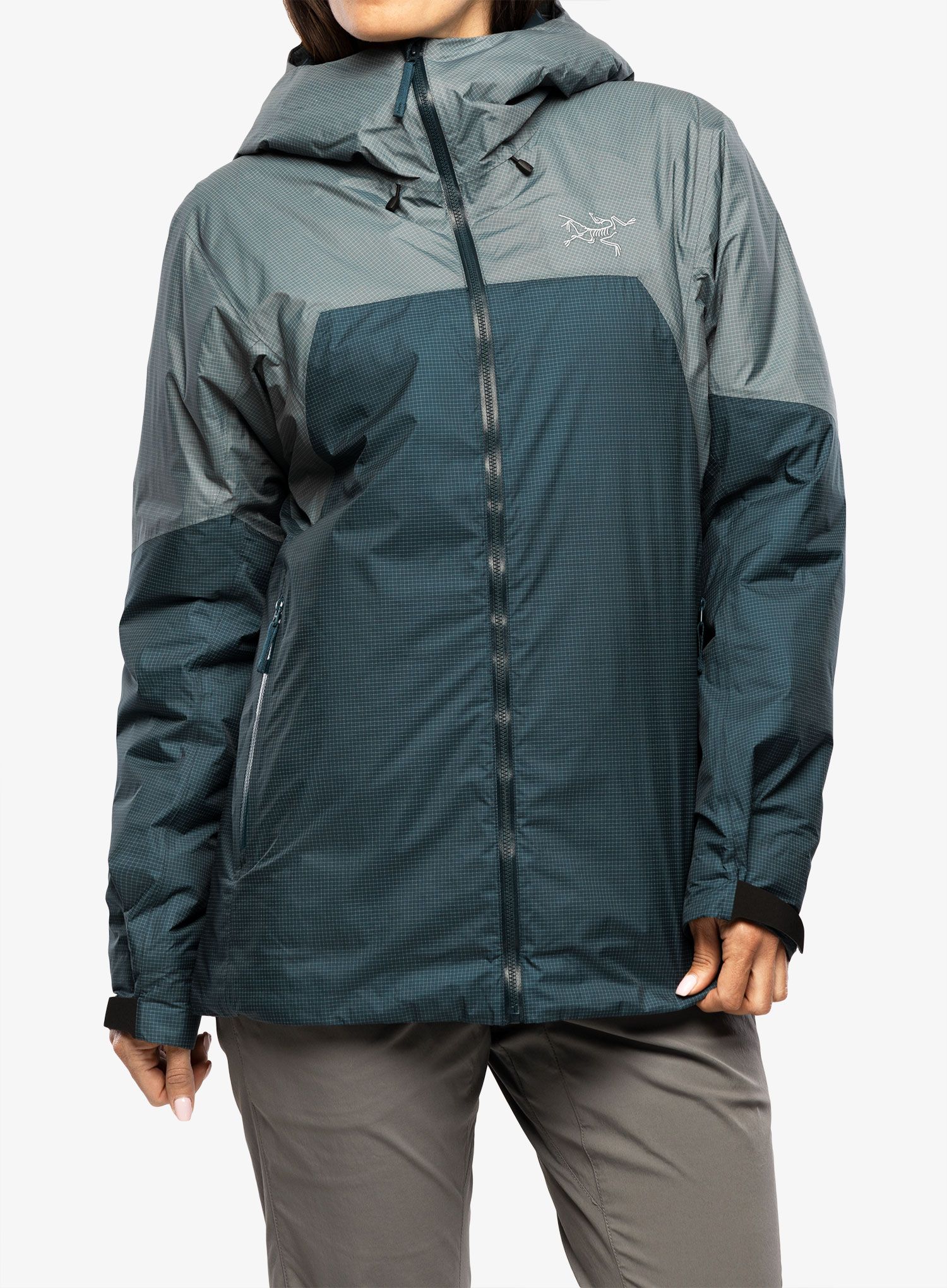 Jakna s postavom ženska Arcteryx Rush Insulated Jacket - labyrinth/dark immersion