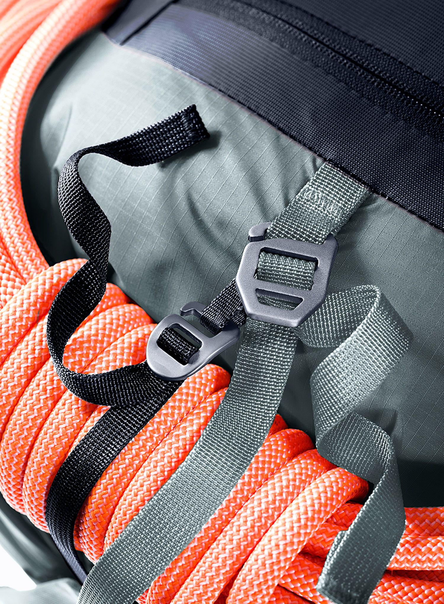 Planinarski ruksak Deuter Guide 30 - black/shale