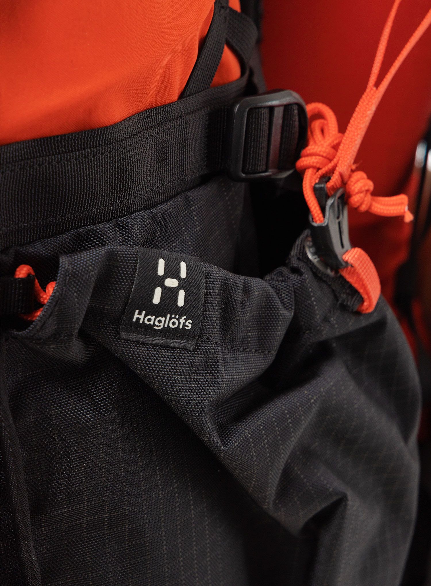 Trekking ruksak Haglofs L.I.M ZT 55 - true black/zenith red