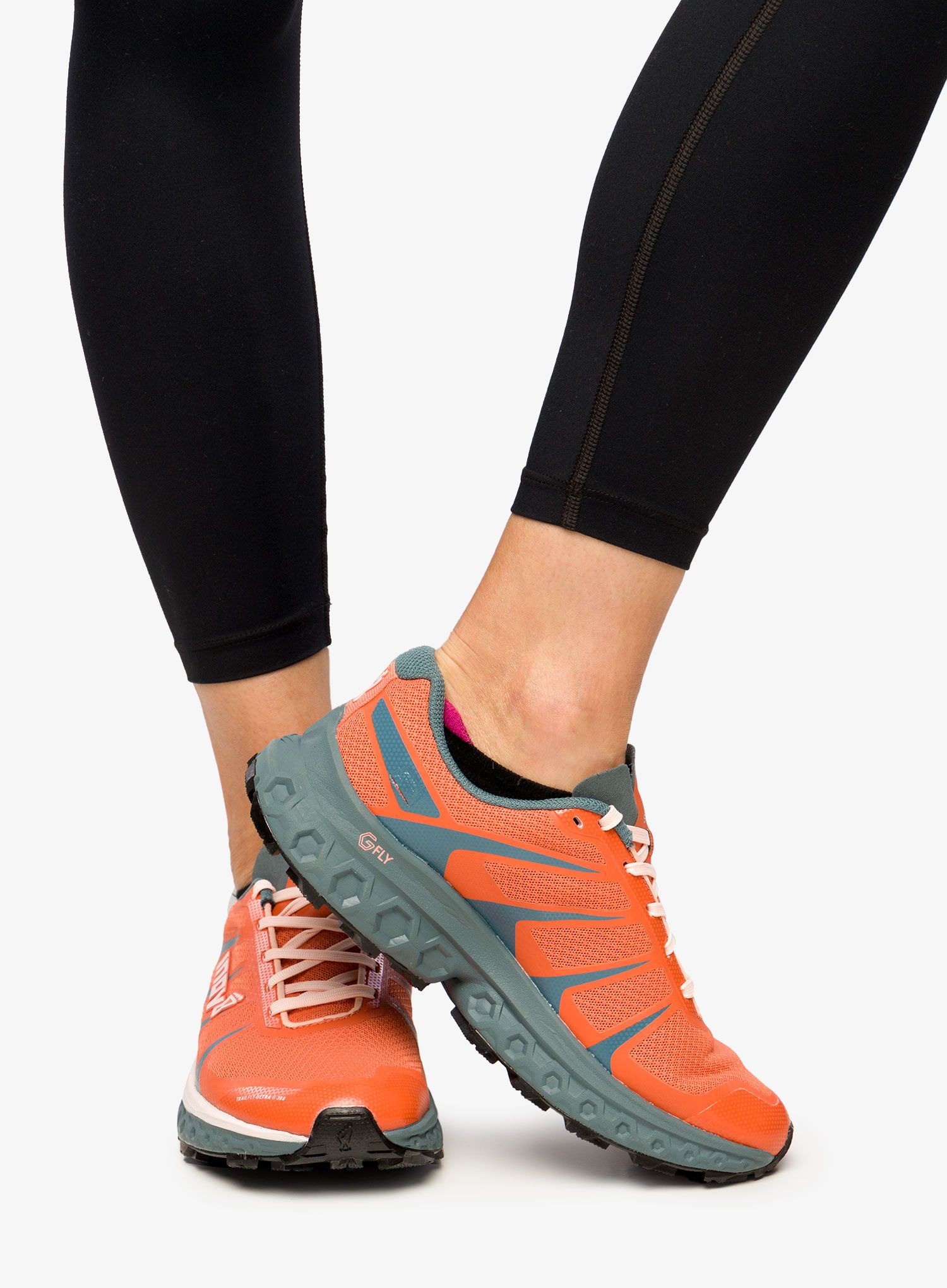 Ženske trail tenisice Inov-8 TrailFly Ultra G 300 Max - coral/graphite