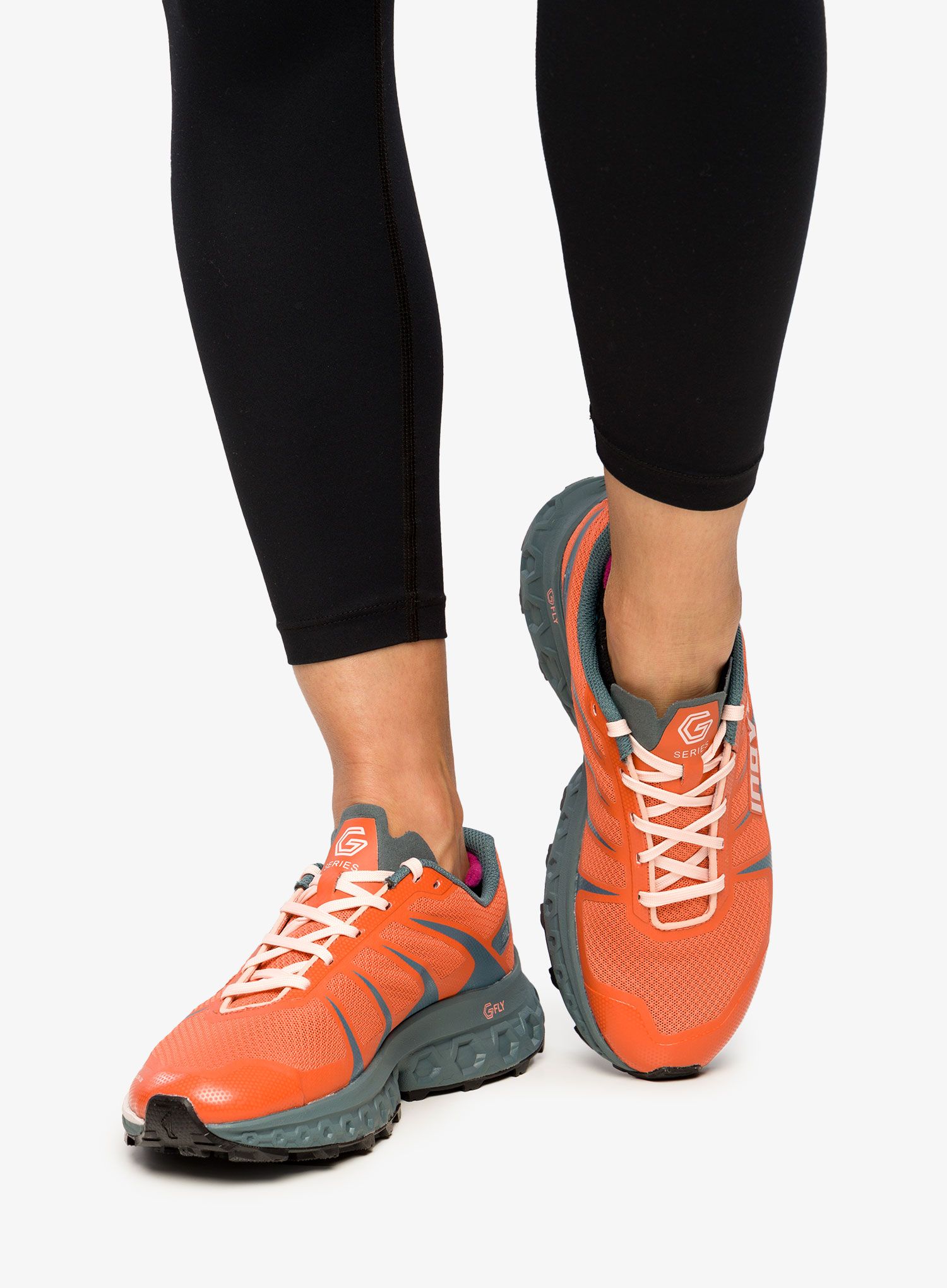 Ženske trail tenisice Inov-8 TrailFly Ultra G 300 Max - coral/graphite