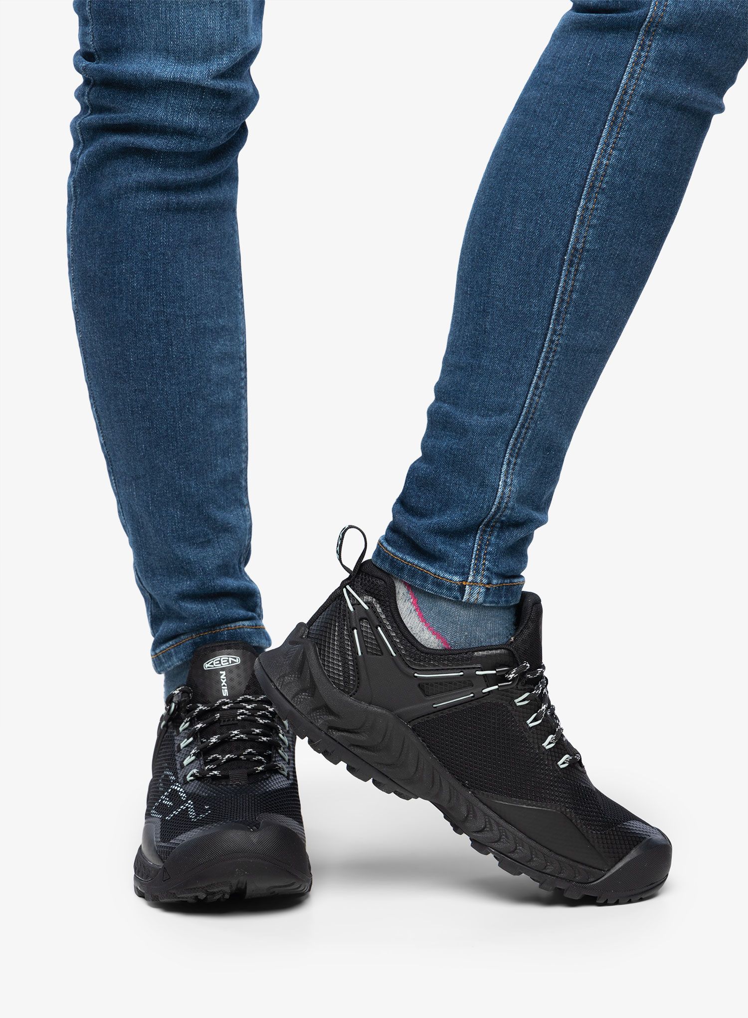 Ženske planinarske cipele Keen Nxis Evo WP - black/cloud blue
