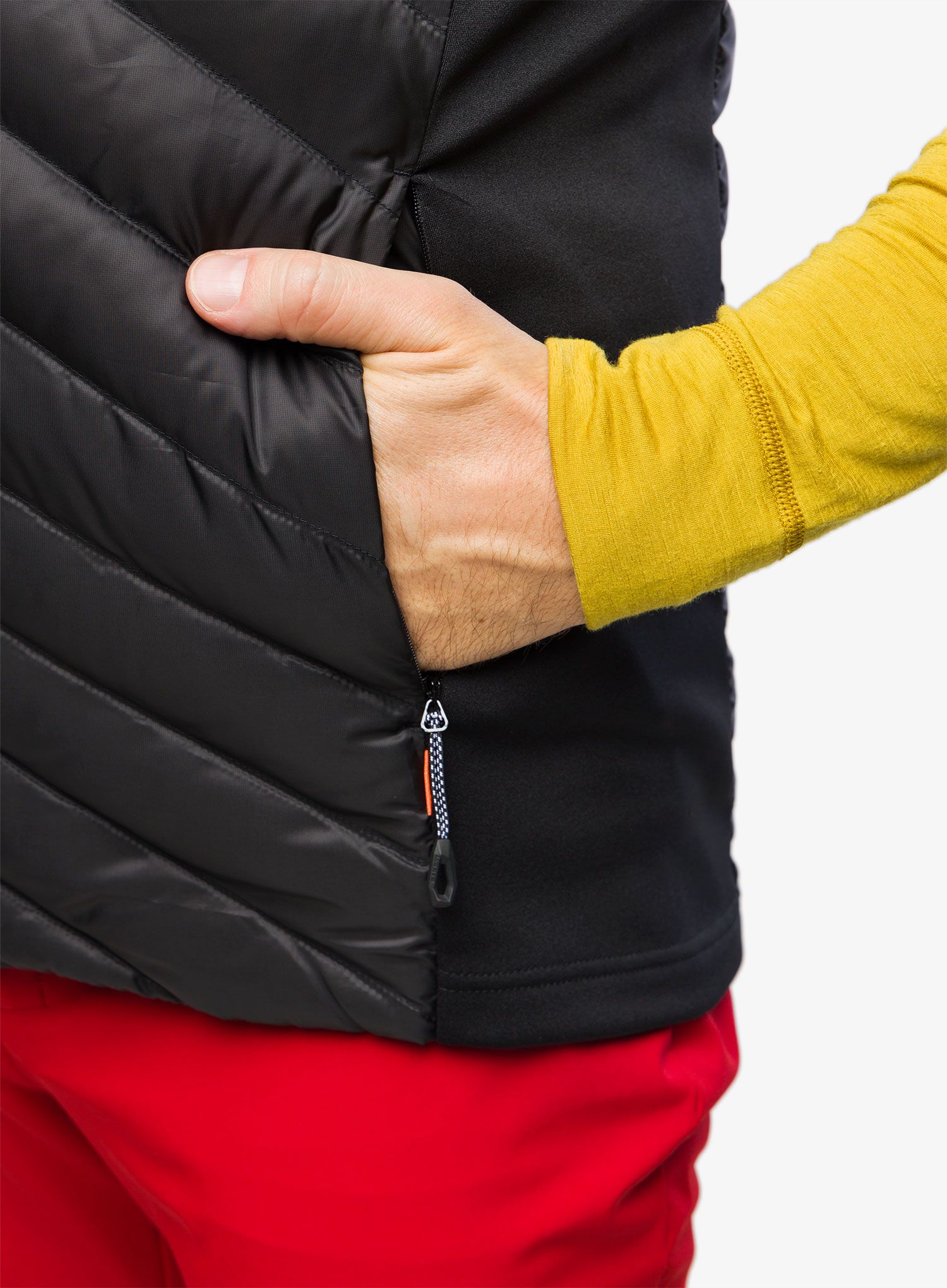 Prsluk s postavom Mammut Albula IN Hybrid Vest - black
