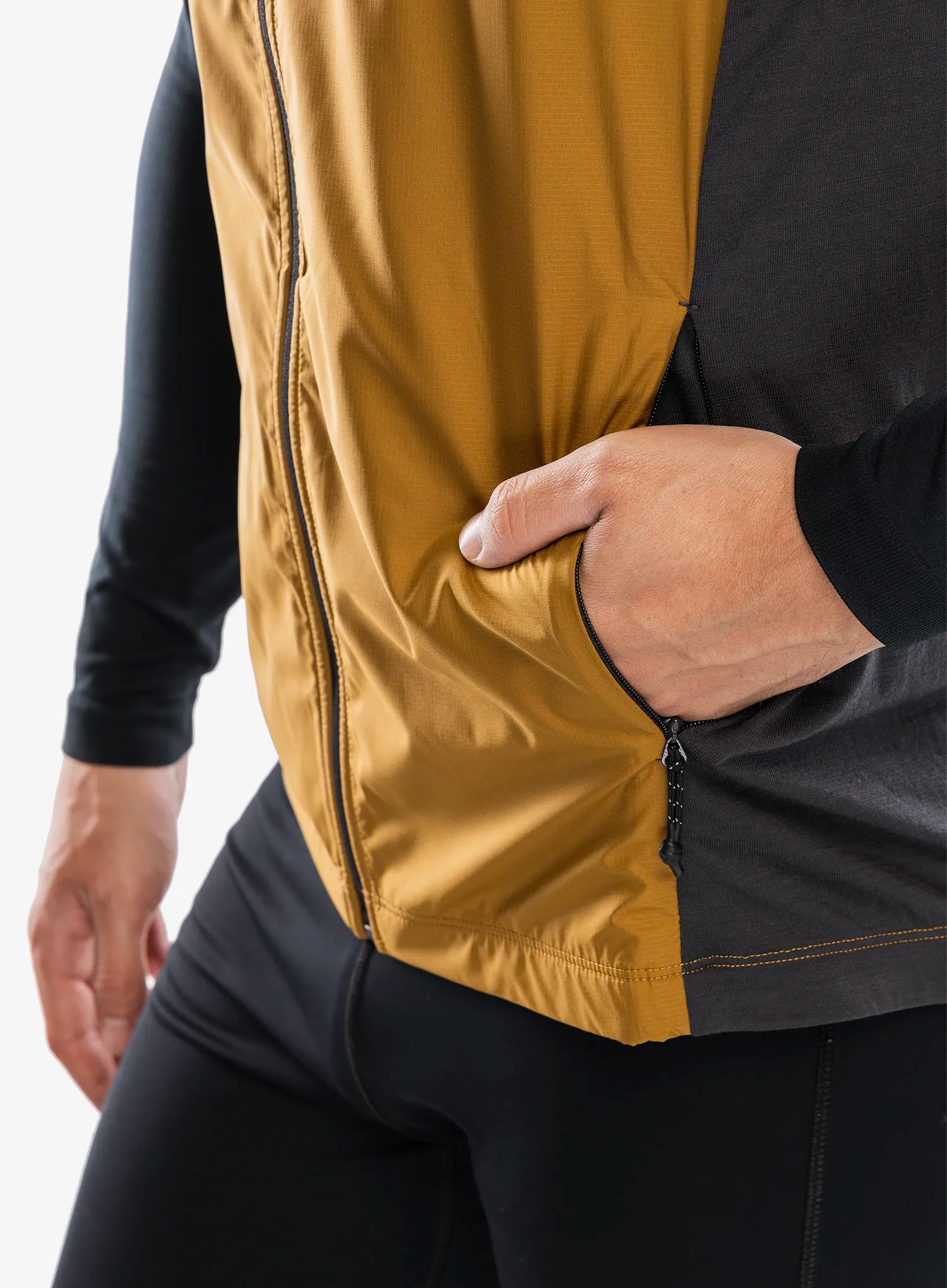 Biciklistički prsluk Mons Royale Redwood Wind Vest - shale/cumin