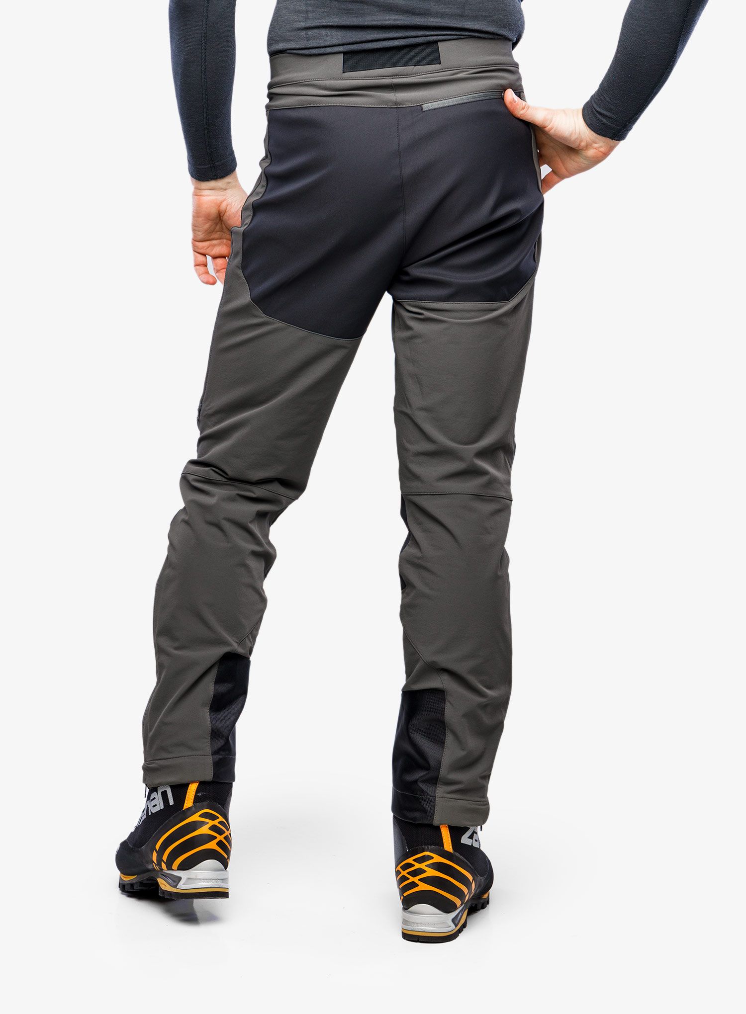 Softshell hlače Mountain Equipment Mission Pant - graphite/black