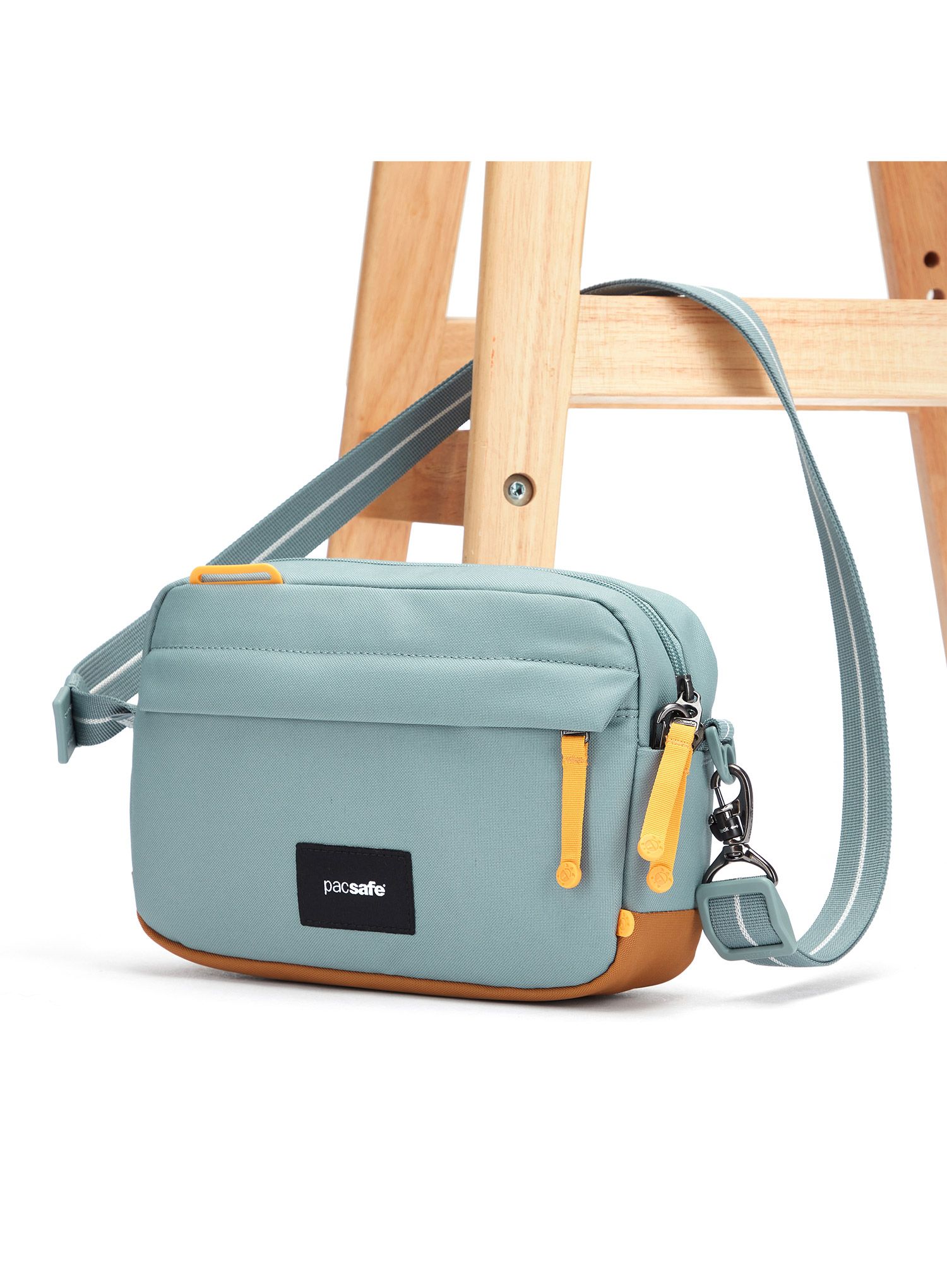 Torbica Pacsafe Go Crossbody - fresh mint