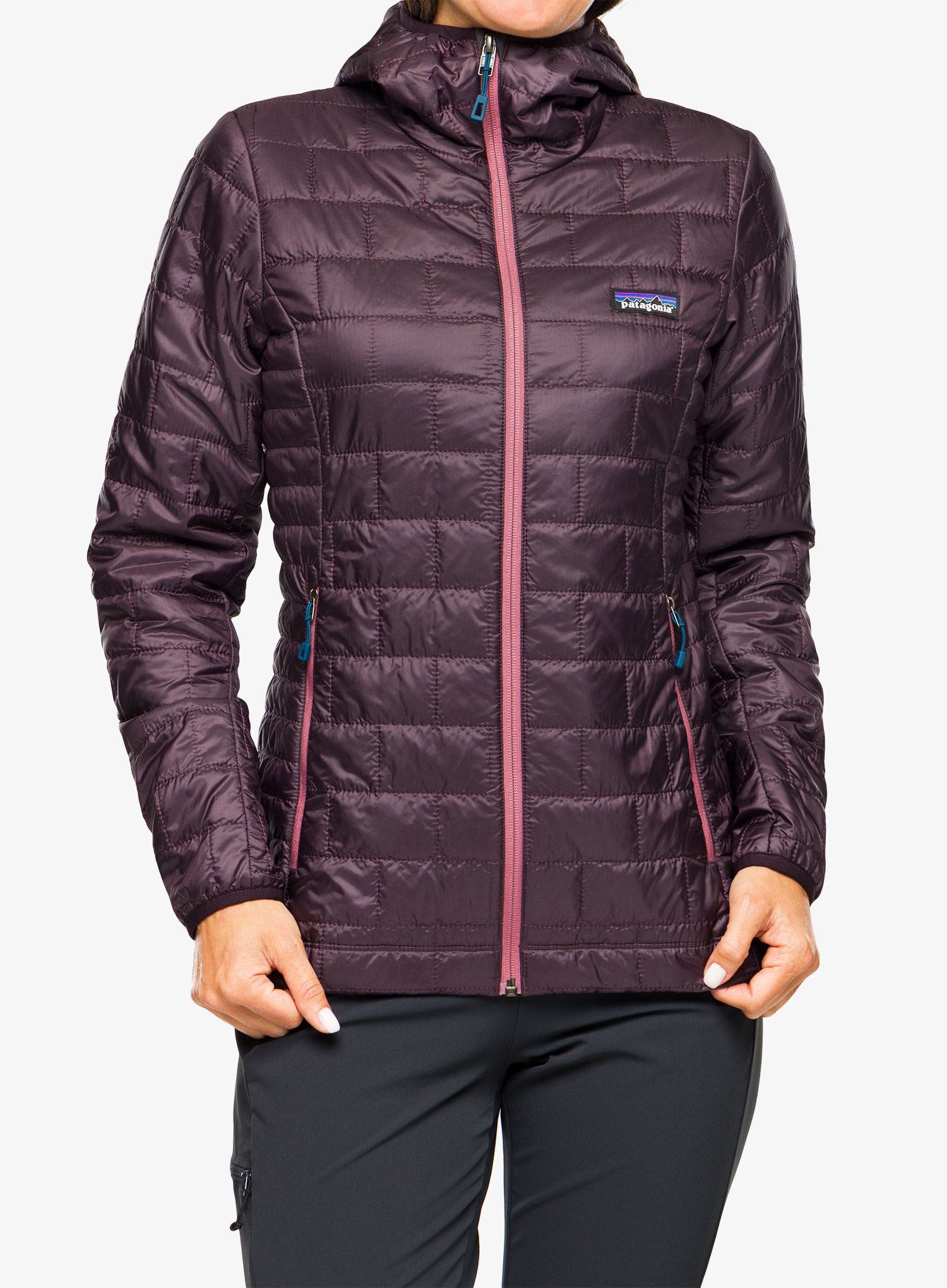 Jakna s postavom ženska Patagonia Nano Puff Hoody - obsidian plum