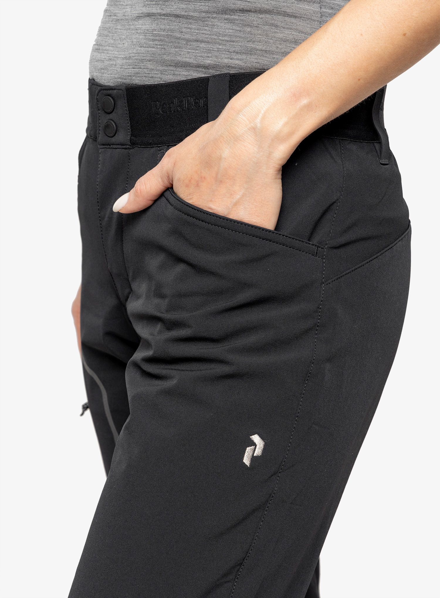 Ženske softshell hlače Peak Performance Light SS Scale Pants - black