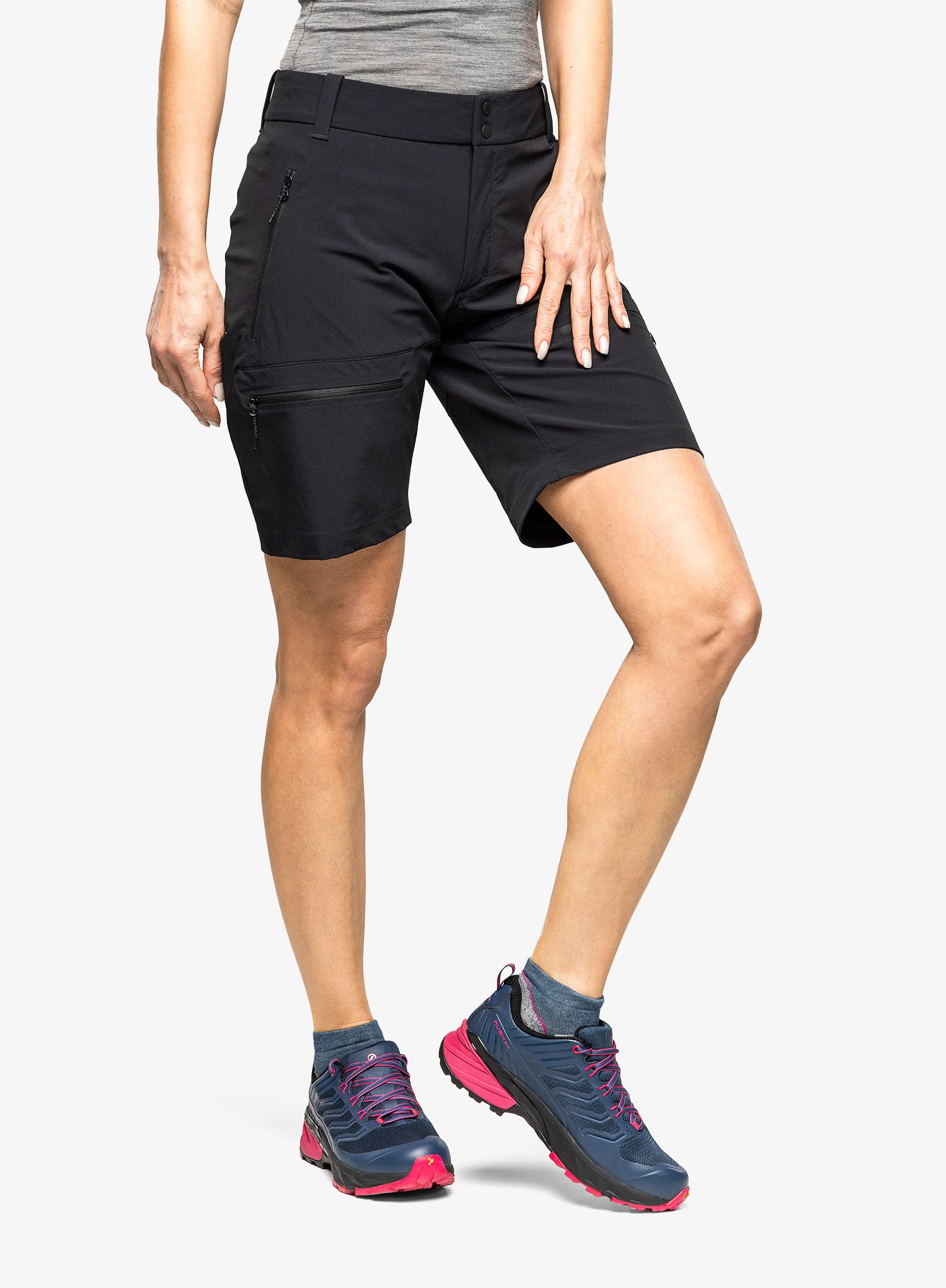 Ženske kratke hlače Peak Performance Stretch Trek Shorts - black