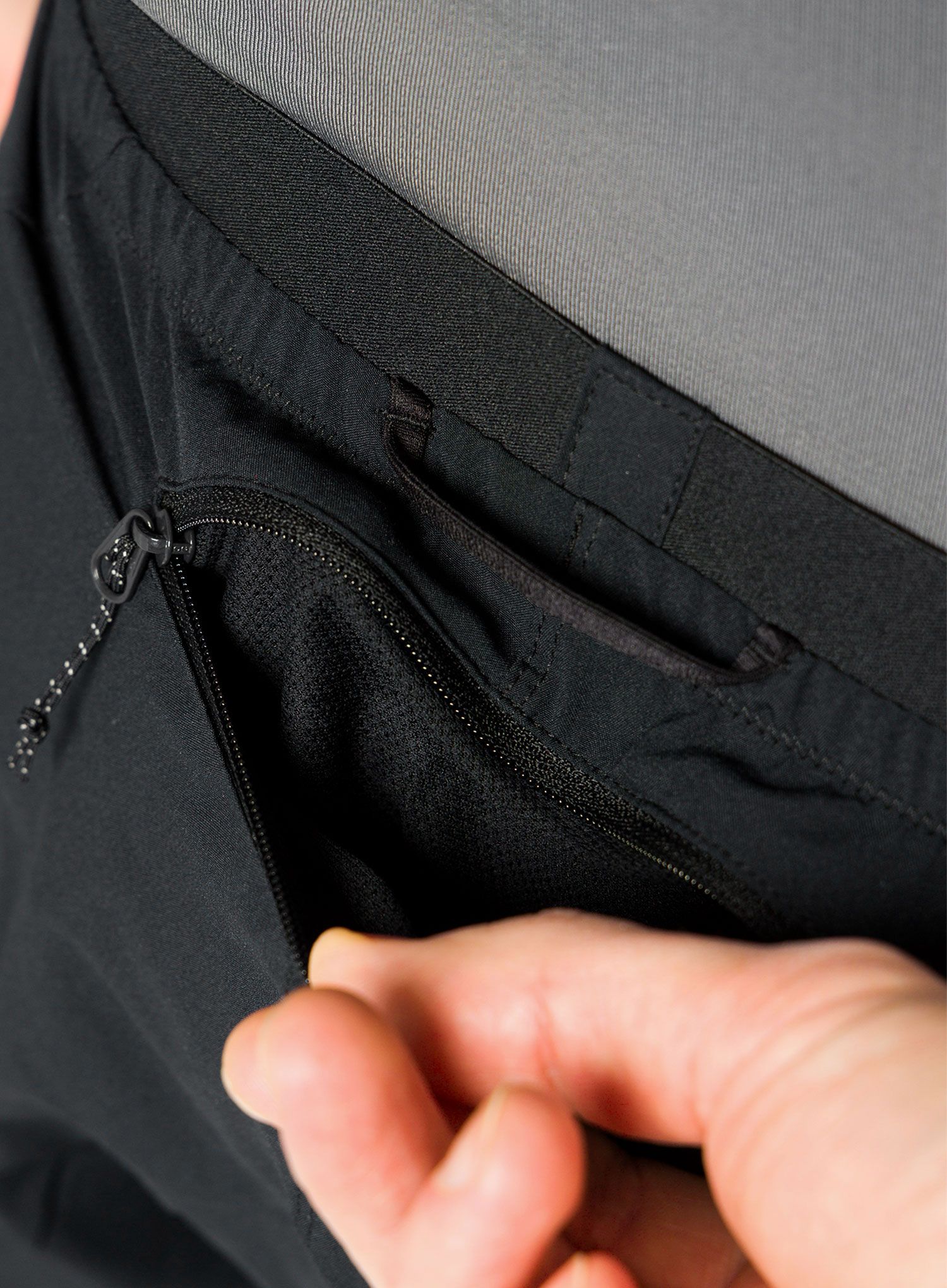 Kratke hlače za trčanje Salomon Cross 5 Shorts - deep black