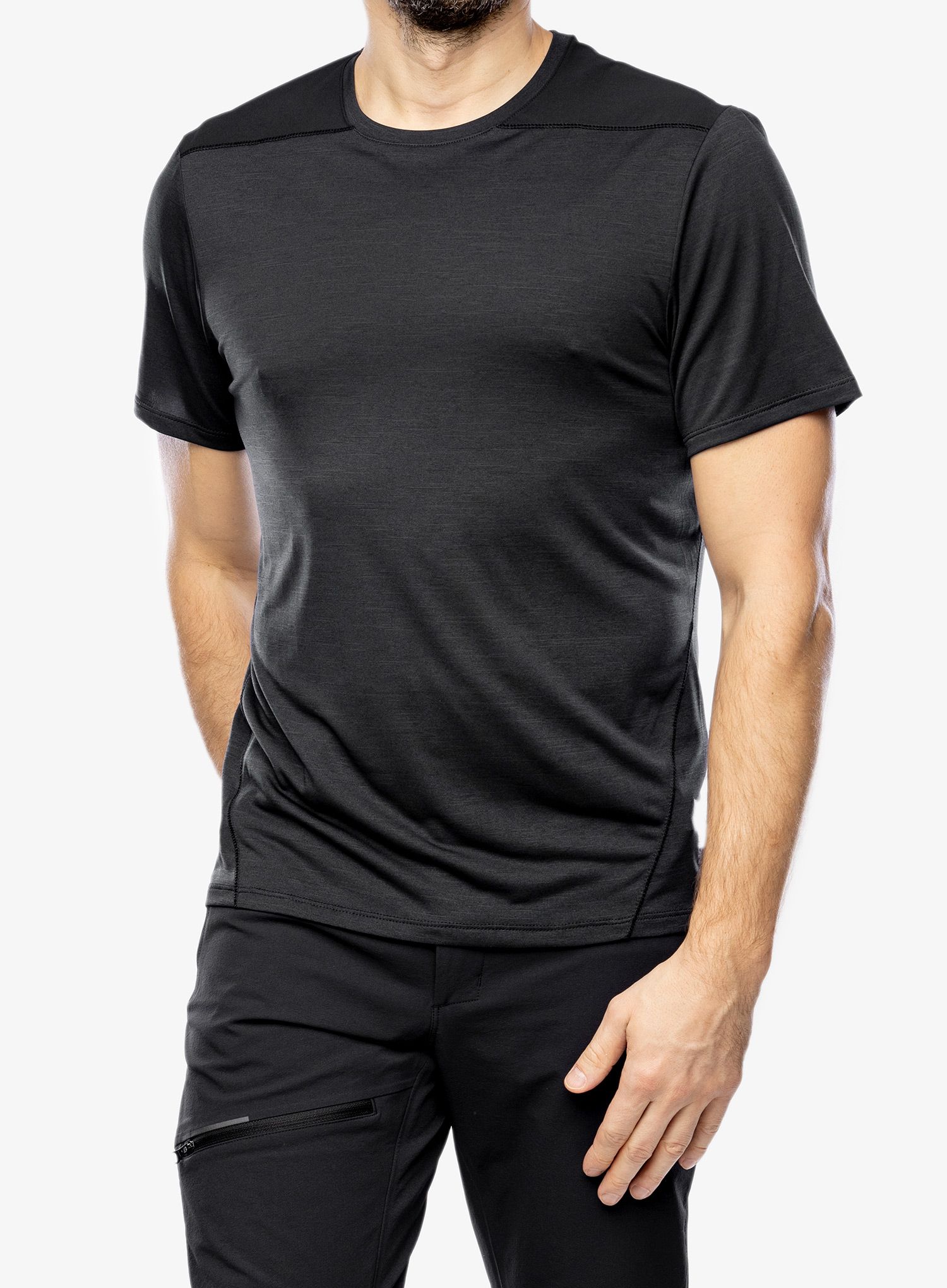 Brzosušeća majica Salomon Outline SS Tee - deep black