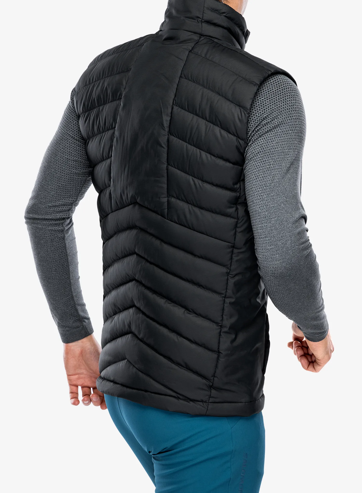 Prsluk Salomon Essential Xwarm Down Vest - black