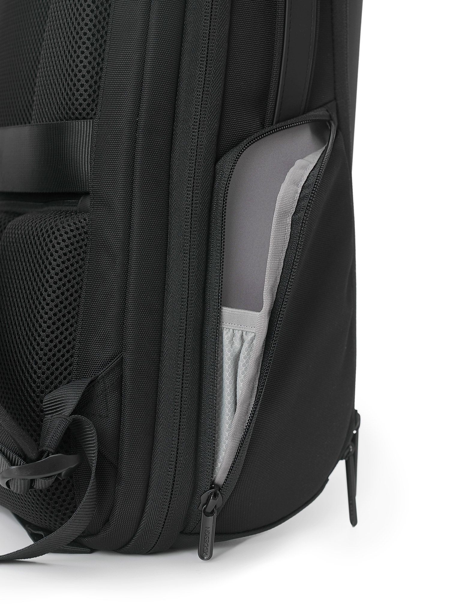 Urbani ruksak XD Design Bizz Backpack - black