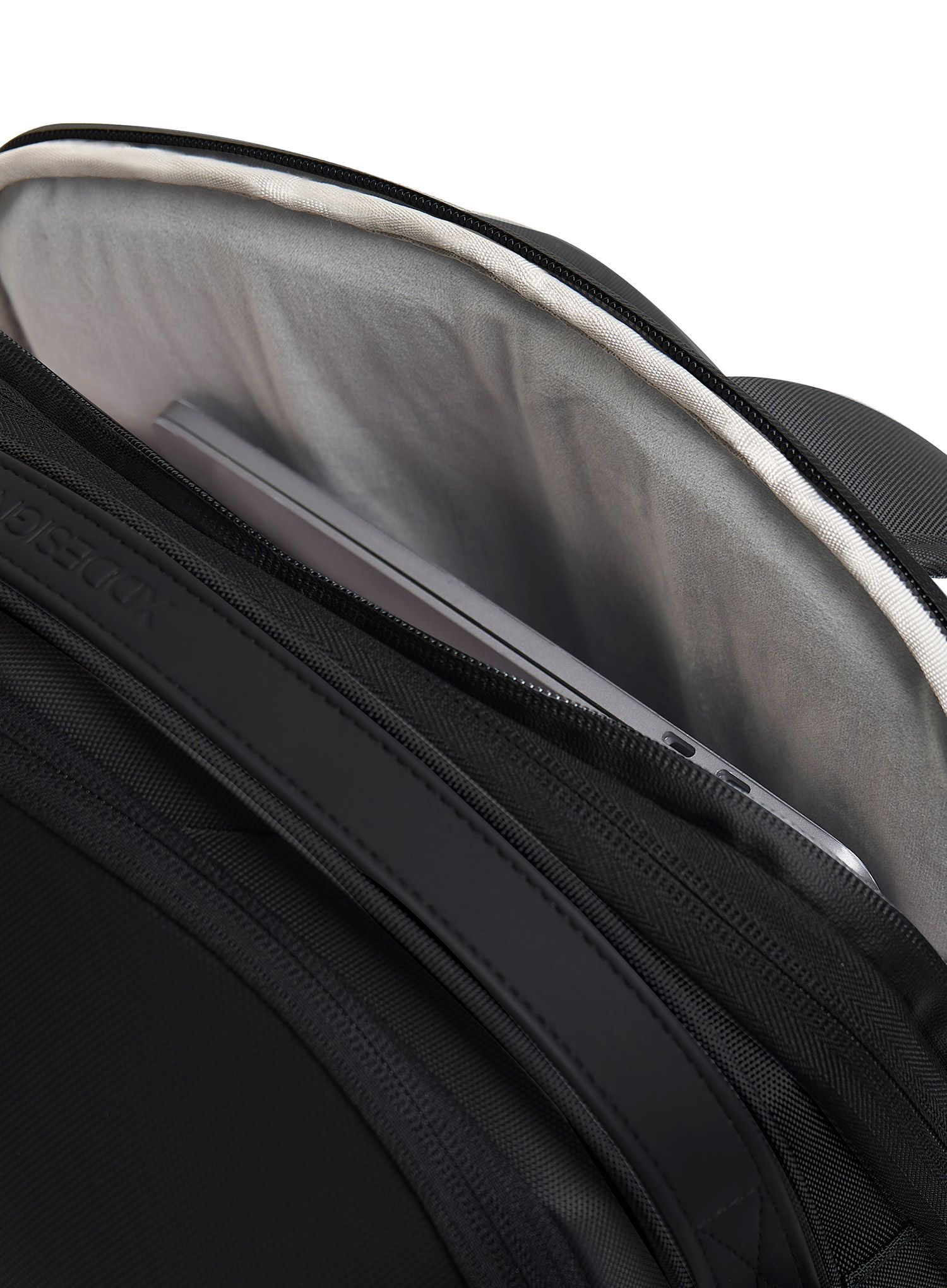 Urbani ruksak XD Design Bizz Backpack - black