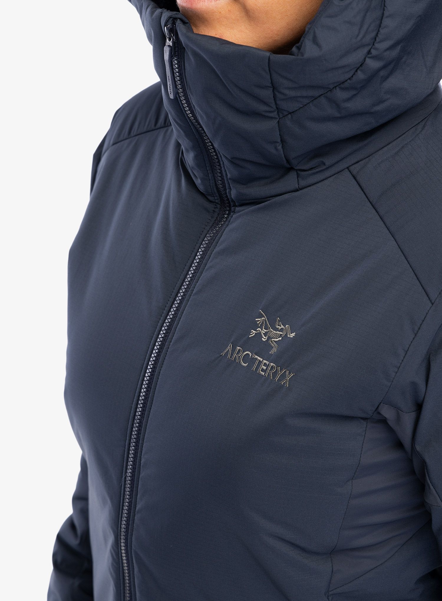 Jakna s postavom ženska Arcteryx Atom Heavyweight Hoody - black sapphire