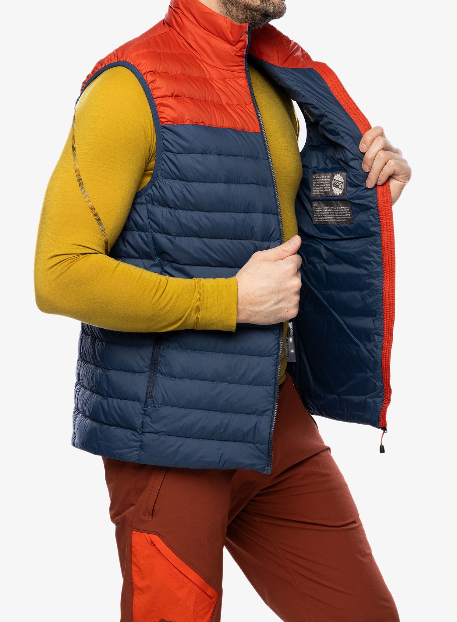 Perjani prsluk Mountain Equipment Earthrise Vest - dusk/red rock