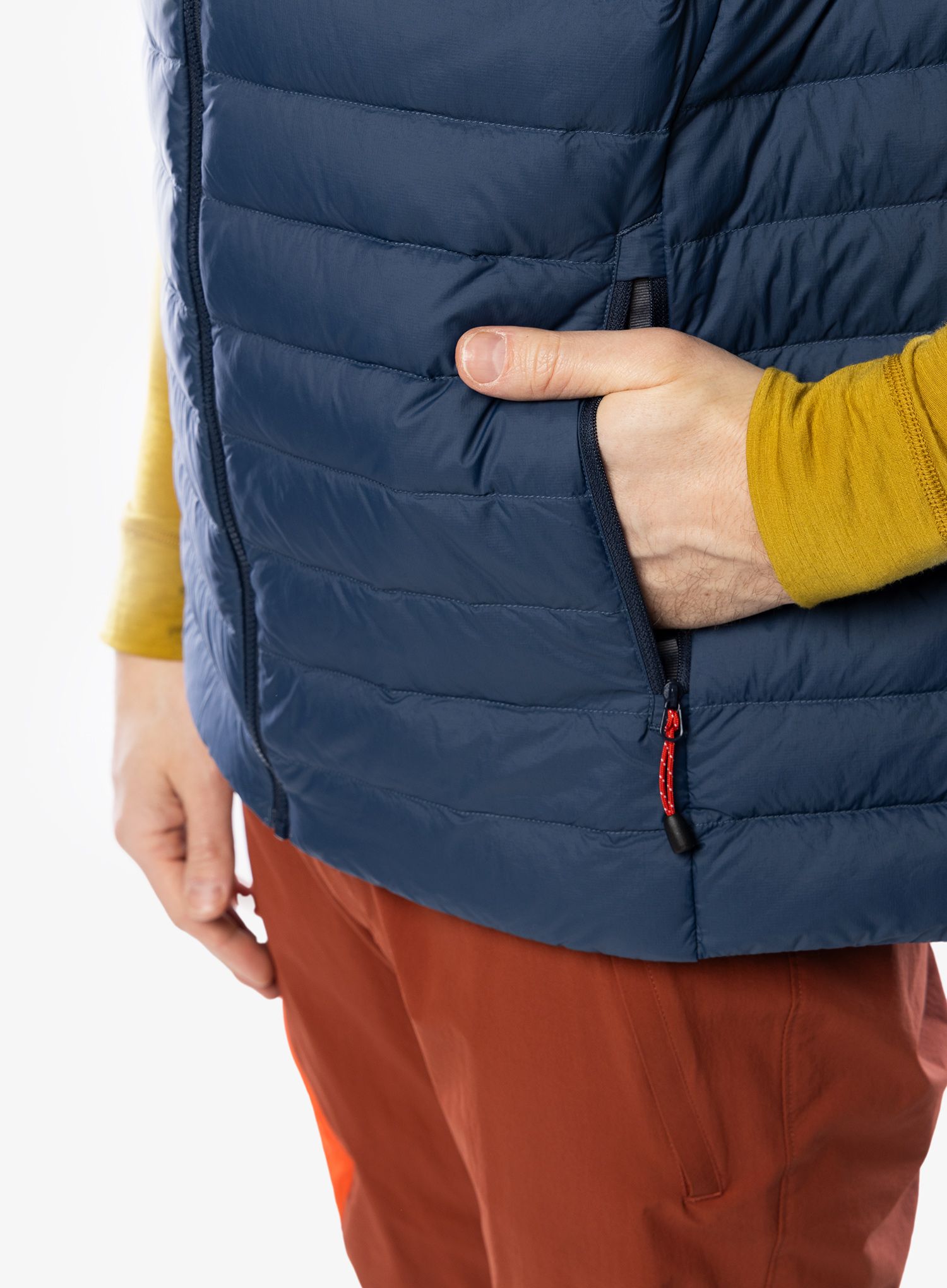 Perjani prsluk Mountain Equipment Earthrise Vest - dusk/red rock