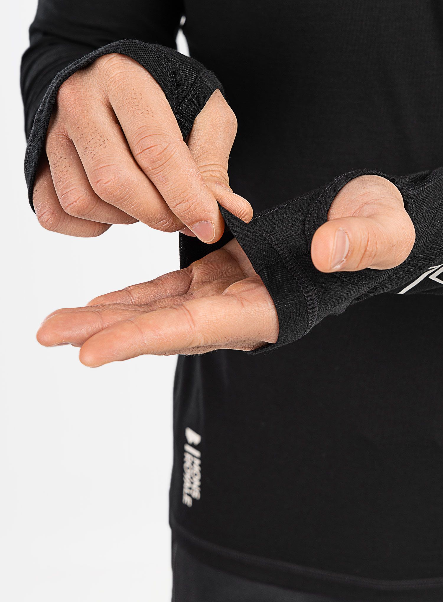 Termoaktivna dukserica Mons Royale Temple Tech LS - black