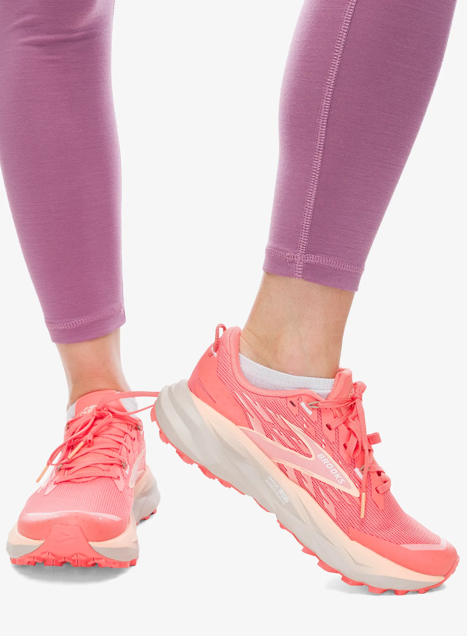 Ženske trail tenisice Brooks Cascadia 19 - peach echo/chateau/white