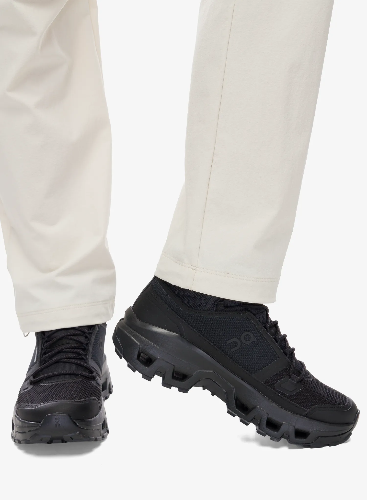 Ženske planinarske cipele On Cloudrock Mid WP - black/black
