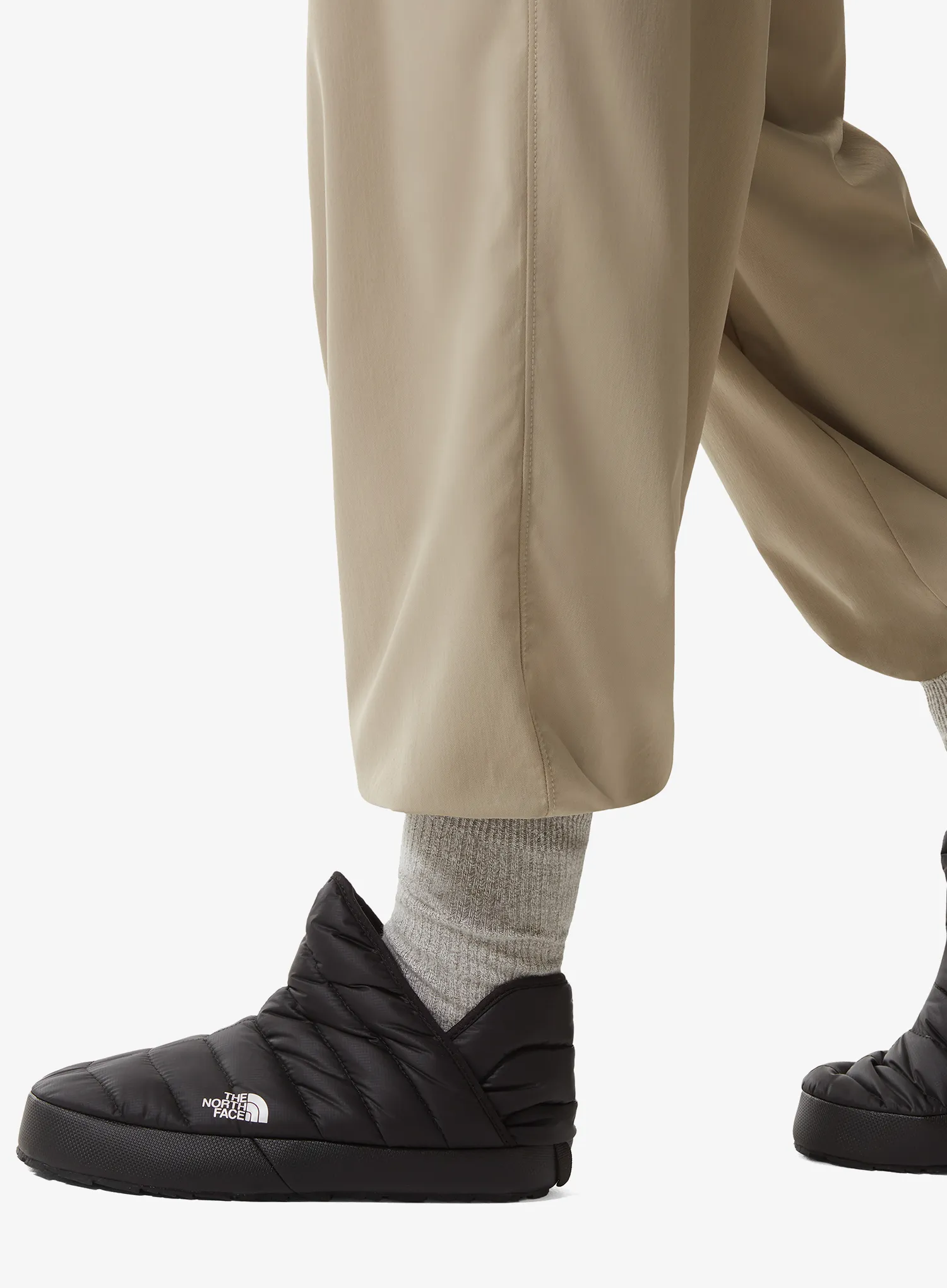 Ženske papuče s postavom The North Face Thermoball Traction Bootie - tnf black/tnf white