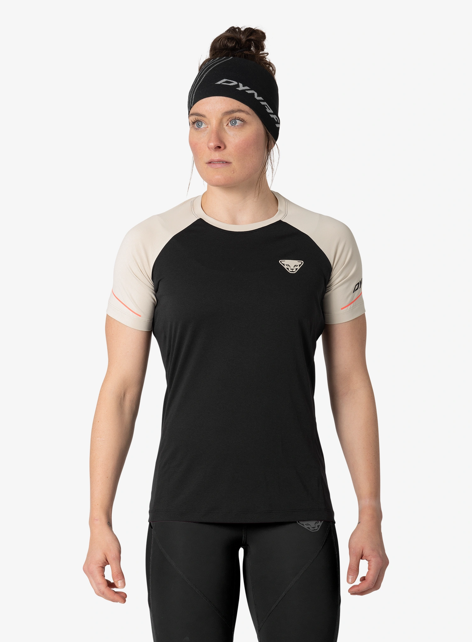 DynafitAlpineProSSTee_overcast_fw26_217.webp