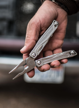 Višenamjenski alat Leatherman Wingman - stainless
