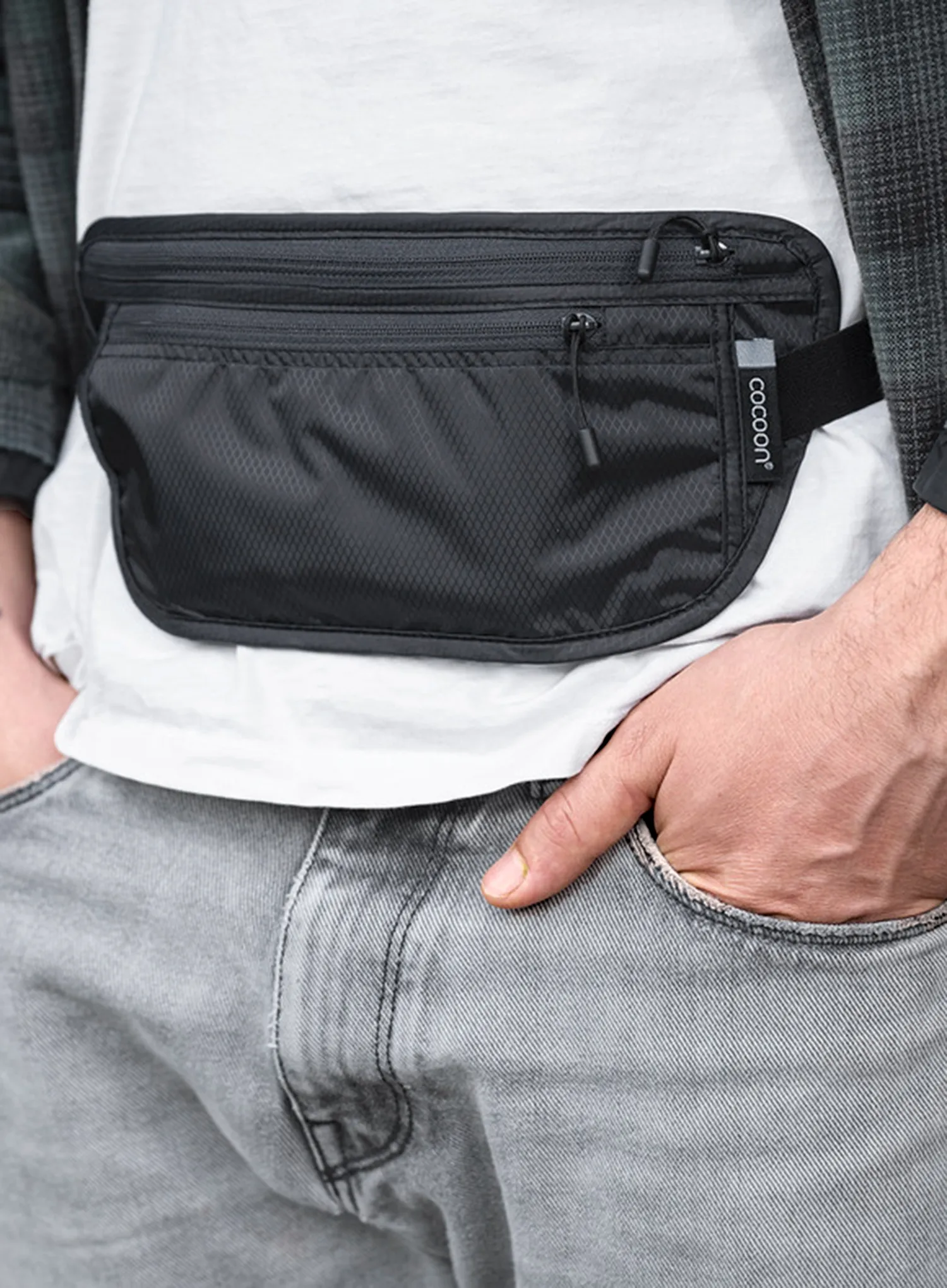 Torbica oko struka Cocoon Travel Waist Wallet - phantom black