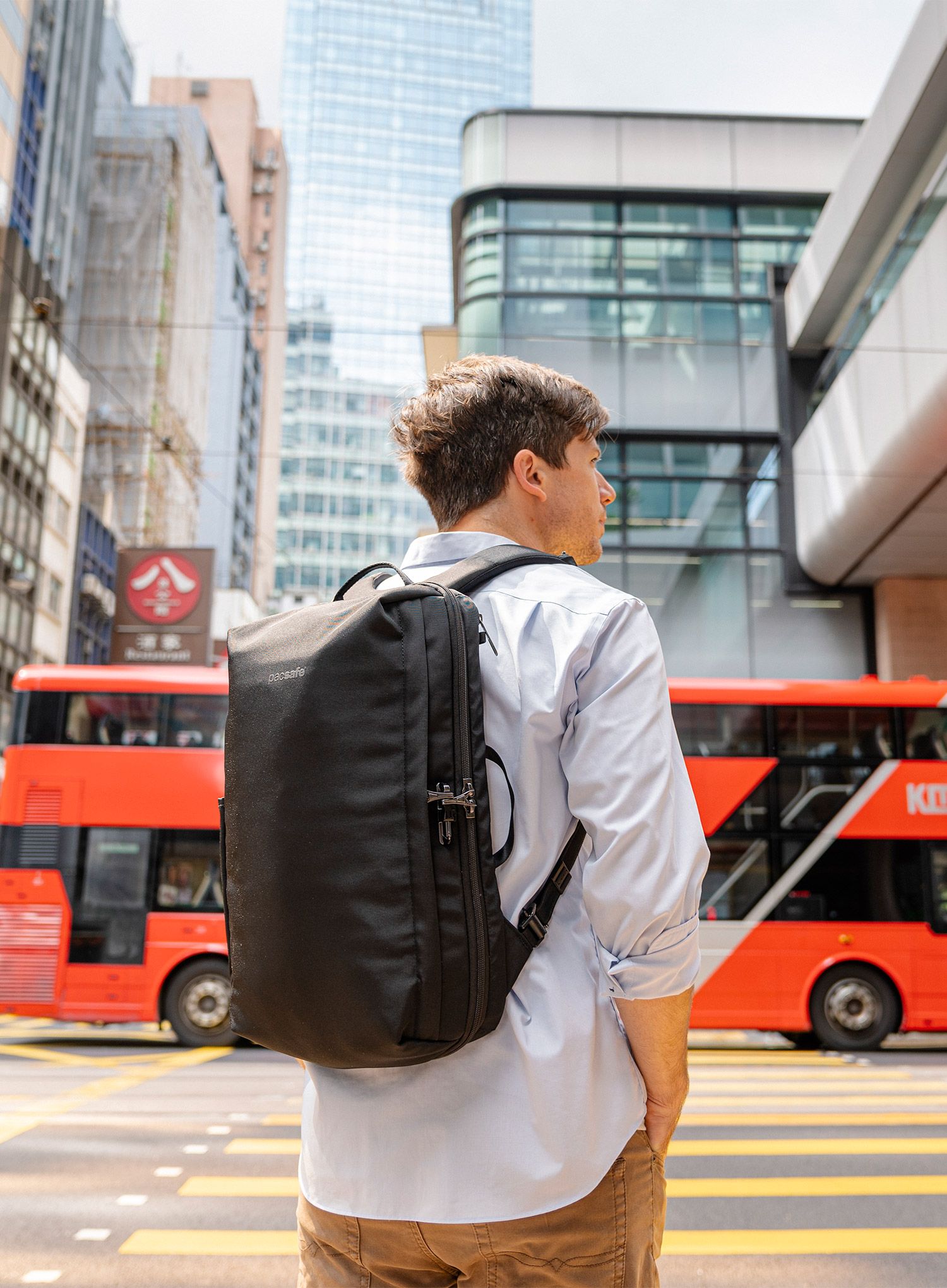 Urbani ruksak Pacsafe X 16 Commuter Backpack - black