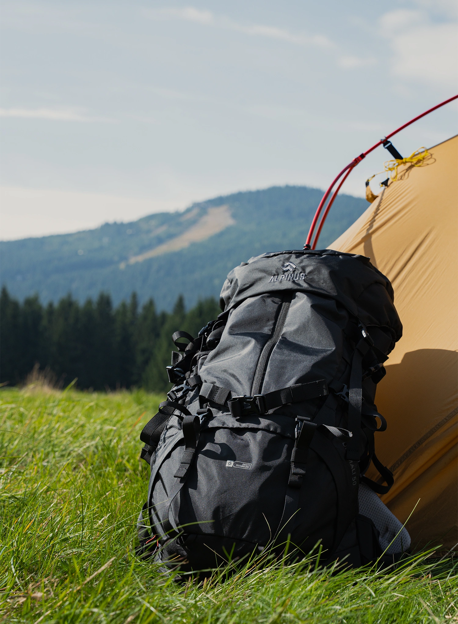 Trekking ruksak Alpinus Deomali 50 - black