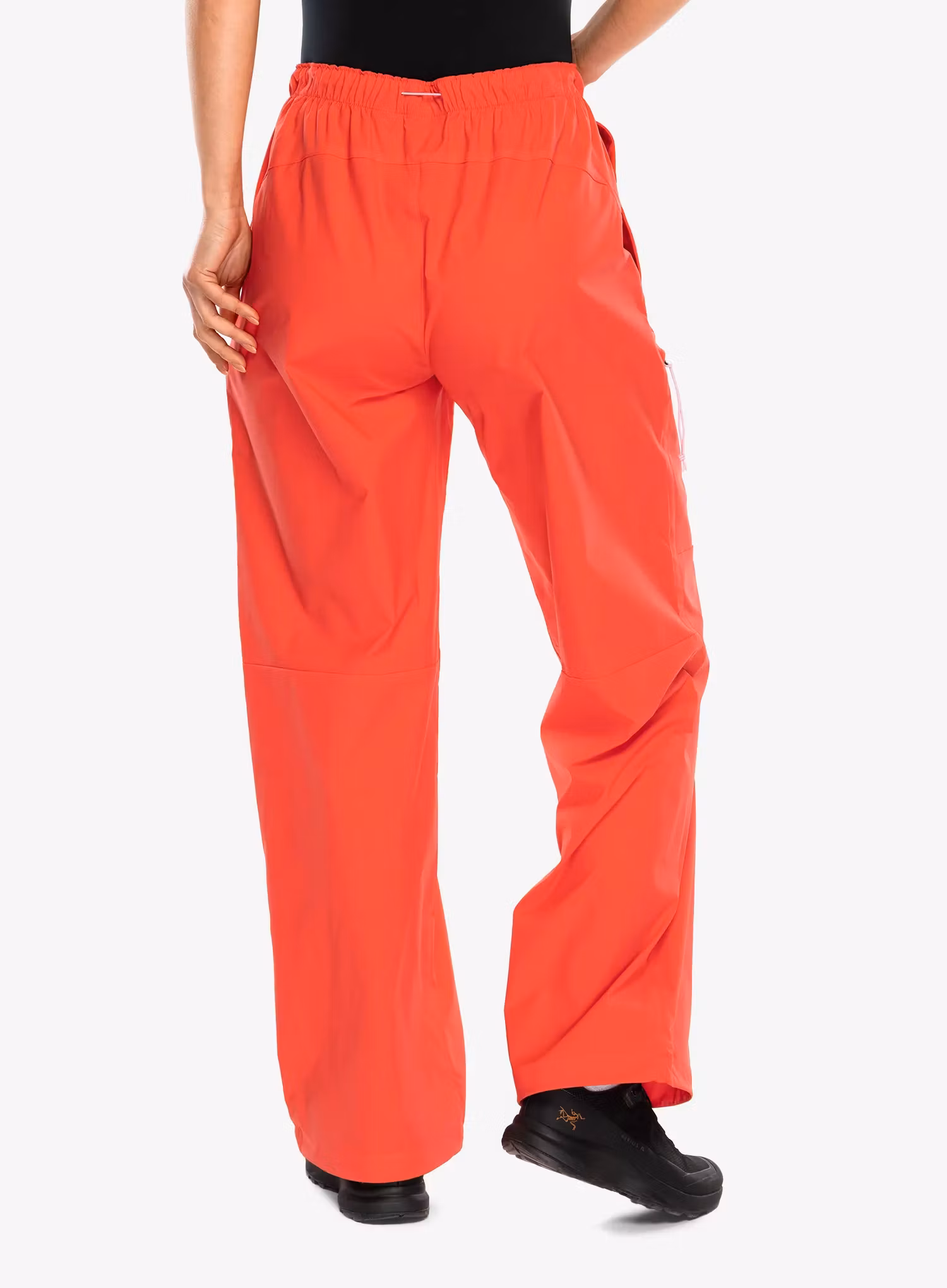 Ženske planinarske hlače Peak Performance Outdoor Cargo Pants - brilliant red