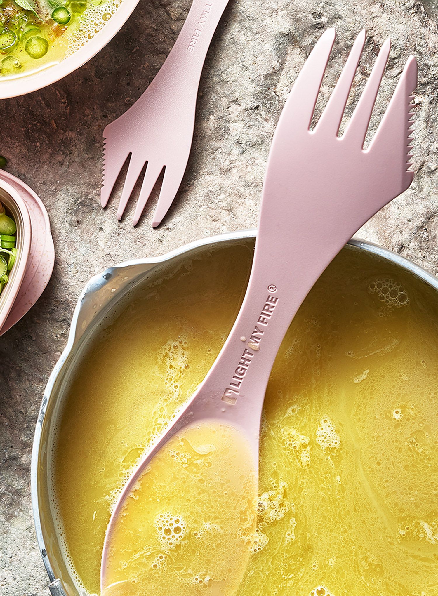 Putni pribor za jelo Light My Fire Spork Medium 2 Pack Bio - sandygreen/pink