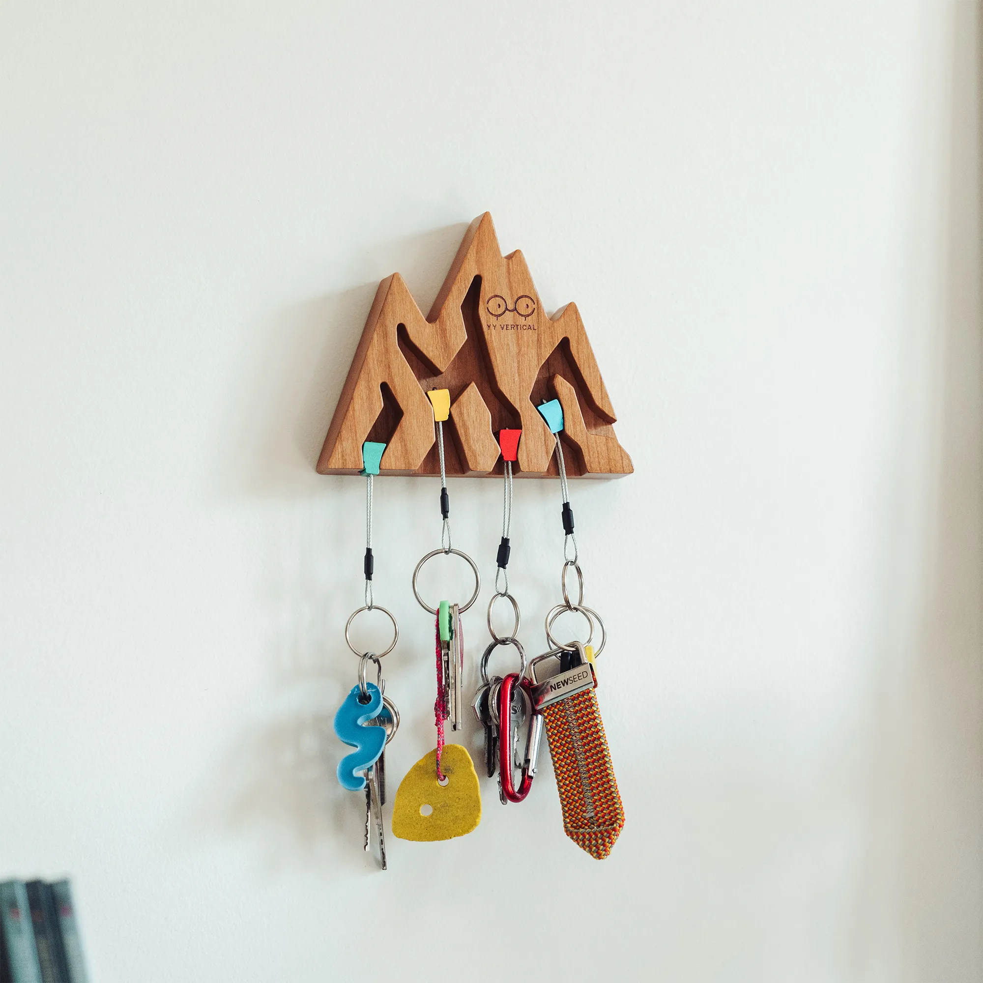 Vješalica za ključeve Y&Y Vertical Key Holder Mountain - cherry